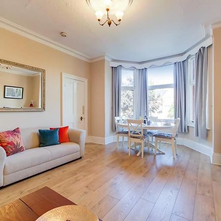 Spacious Ealing Broadway Apartment Londres Exterior foto