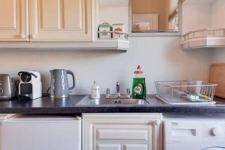Spacious Ealing Broadway Apartment Londres Exterior foto