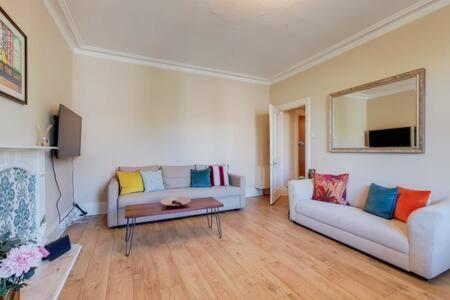 Spacious Ealing Broadway Apartment Londres Exterior foto