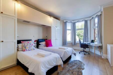 Spacious Ealing Broadway Apartment Londres Exterior foto